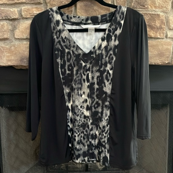 Peter Nygard Tops - Peter Nygard black and light gray V neck blouse. Size XL